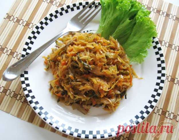 Тушеная капуста с грибами и маринованными огурцами - пошаговый рецепт с фото Это блюдо напоминает капустную солянку. Однако ингредиенты разные и процесс приготовления отличается. Поэтому будем называть вещи своими именам. Тушеная капуста с грибами.