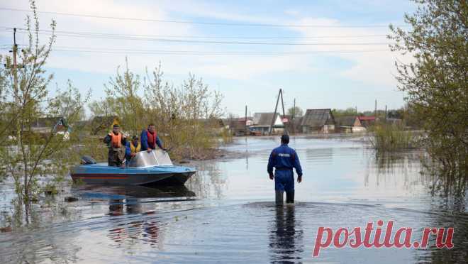 В тюменской области затопило пять деревень из-за разлива Ишима. Глава Абатского района Тюменской области Игорь Васильев сообщил о затоплении пяти деревень вследствие паводка. Соответствующее сообщение было размещено в Telegram-канале чиновника. "Отрезано от большой земли 14 населенных пунктов, ...