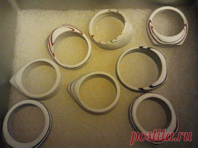 Оригинальное кольцо из пластиковых карт