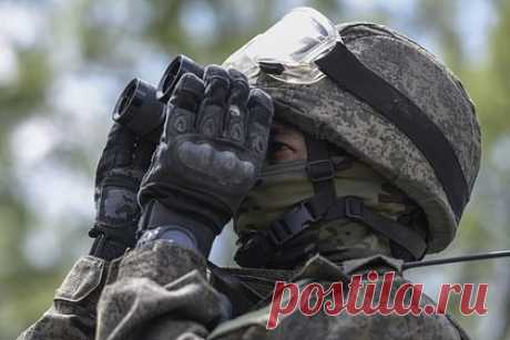 ВСУ начали сбрасывать на Россию самодельные кассетные боеприпасы. Что известно о новой тактике украинцев?. Вооруженные силы Украины начали сбрасывать с дронов кассетные боеприпасы на российские регионы. В частности, о подобном случае сообщил губернатор Курской области Роман Старовойт. Начиненный кассетными боеприпасами украинский дрон атаковал маслодельный комбинат в городе Суджа.