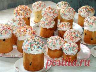 Тесто для вкусного пасхального кулича в духовке
Этот рецепт в прошлом году рассказала мне свекровь. Я попробовала.
Куличи получились волшебные! В этом году буду делать по тому же рецепту. 
Делюсь и с Вами. Необходимые ингредиенты для теста вкусного кулича в духовке теплое
молоко - 2 ст. + 2 ст. л. яйца - 6 шт. сухие дрожжи - 1 ст. л. сахар - 2 ст.
сливочное масло - 230 гр. соль - 0, 5 ч. л. сметана - 0, 5 ст. ванилин - 1
упаковка мука - 9 ст. изюм - 150 гр. Теплое молоко выливаем в глубокую миск