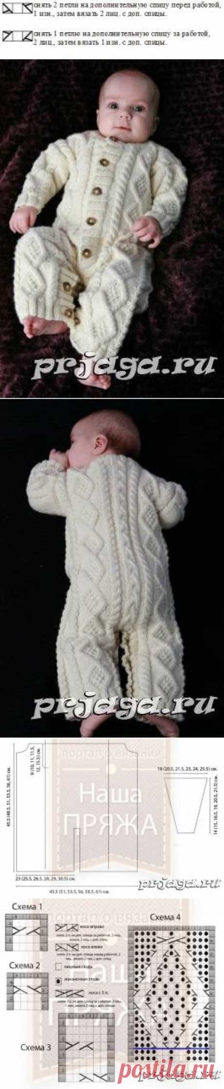 Вязаный комбинезон для малыша с рельефным узором