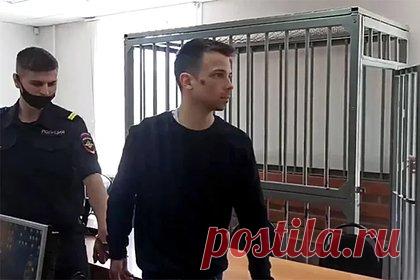 Начался суд над поджигателем военкомата в Волгограде. Советский районный суд Волгограда начал слушания по уголовному делу 30-летнего Дениса Сердюка, обвиняемого в поджоге военкомата в мае 2022 года. Ему вменятся хулиганство и умышленная порча имущества. По версии следствия, в ночь на 15 мая 2022 года Сердюк изготовил несколько коктейлей Молотова и бросил их в здание.