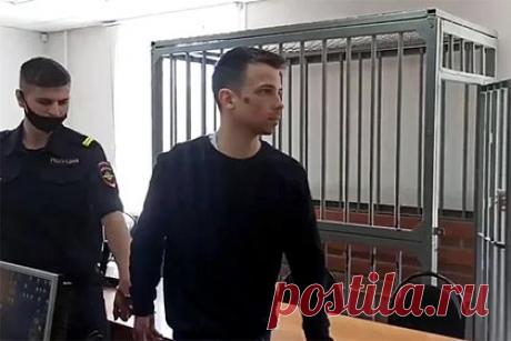 Начался суд над поджигателем военкомата в Волгограде. Советский районный суд Волгограда начал слушания по уголовному делу 30-летнего Дениса Сердюка, обвиняемого в поджоге военкомата в мае 2022 года. Ему вменятся хулиганство и умышленная порча имущества. По версии следствия, в ночь на 15 мая 2022 года Сердюк изготовил несколько коктейлей Молотова и бросил их в здание.