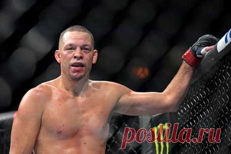 Звезда UFC сдался полиции после уличной драки. Бывший боец Абсолютного бойцовского чемпионата (UFC) американец Нэйт Диас сдался полиции после уличной драки. Спортсмен явился в департамент полиции Нового Орлеана и был помещен под стражу по обвинению в нанесении побоев второй степени. Позднее звезда UFC был освобожден под залог.