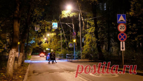 В Подмосковье установили новые линии освещения. Для повышения безопасности движения на региональных дорогах Московской области продолжается строительство линий наружного освещения в рамках нацпроекта &quot;Безопасные качественные дороги&quot;. Уже подключили четыре линии освещения общей ...