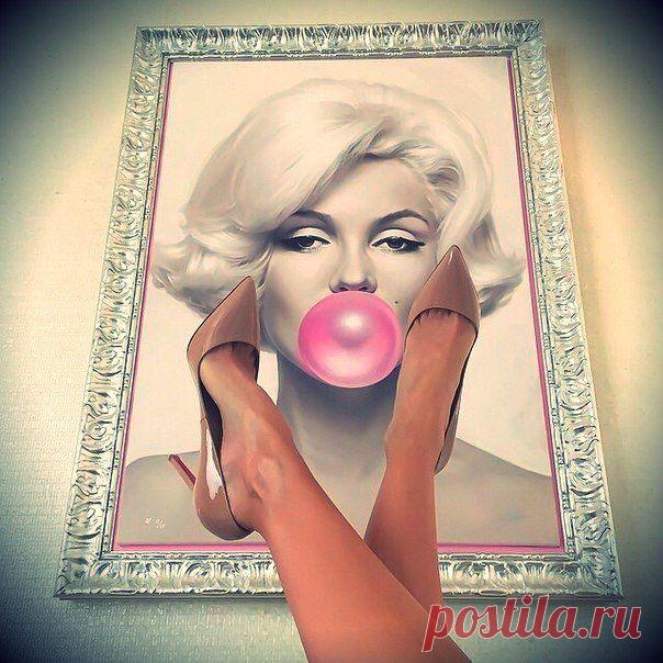 Я угомонилась?! Да щаззз... Лет так через... Двадцать позвоню одной старой козе и скажу: "Слышь, раритет, вставляй челюсть мы едем на море!"