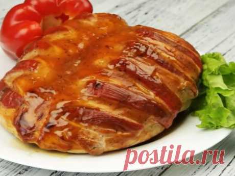 ЗАПЕЧЕННАЯ КУРИНАЯ ГРУДКА. Предлагаю вам самый простой и эффектный рецепт приготовления куриной грудки. 4 простейших ингредиента и СЫТНОЕ, но НЕКАЛОРИЙНОЕ второе блюдо на вашем столе. Этот рецепт для ленивых обязательно пригодится всем, кто старается СКИНУТЬ ЛИШНИЙ ВЕС ПОСЛЕ ПРАЗДНИКОВ. Куриное филе — очень ценный диетический продукт. 

Ингредиенты
_____________

Куриное филе 2 шт. 
Болгарский перец 2 шт. 
Сметана 100 г 
Кетчуп 100 г 
Соль по вкусу Черный перец (молотый) п...