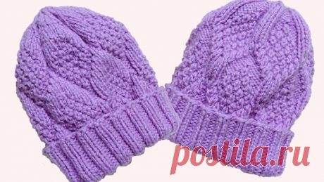 Женская двухсторонняя шапка с отворотом спицами.