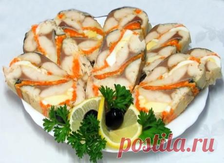 Рулет из Скумбрии "По Царски" Вкуснейший деликатес к праздничному столу 
своими руками. Этот яркий, аппетитный, эффектный рулет, так и просится на 
праздничный стол. Очень интересное блюдо, которым можно удивить даже 
бывалых гурманов. Красивая, вкусная, ароматная рыбная закуска, готовить 
ее так просто, а результат потрясающий  Пpoдoлжeниe  Жми