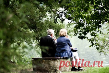 Находящаяся в поиске спутника жизни 65-летняя женщина назвала недостатки ровесников
