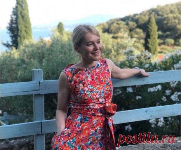 Виктория Толстоганова без макияжа и прически очаровала фанатов естественной красотой