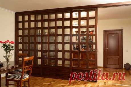 Деревянная перегородка для зонирования комнаты