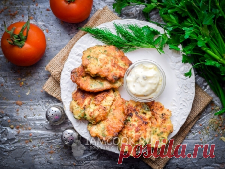 Рубленные куриные оладьи с беконом и зеленью