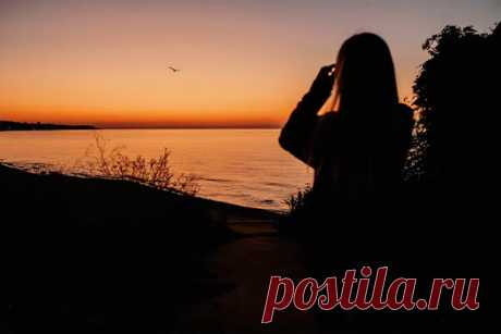 Тест - Хотите узнать, чего вам не хватает? Выберите позу, в которой спите, и получите подробный анализ!Если вы спите на правом боку, вам не хватает немного стабильности. Хочется, чтобы ваша жизнь пришла в норму и стала более ожидаемой. Несмотря на то что вы любите приключения и новые эмоции, в последнее время в вашей жизни их стало слишком много. Люди, которые предпочитают спать на правом боку, как правило, являются обладателями творческой профессии или хобби.