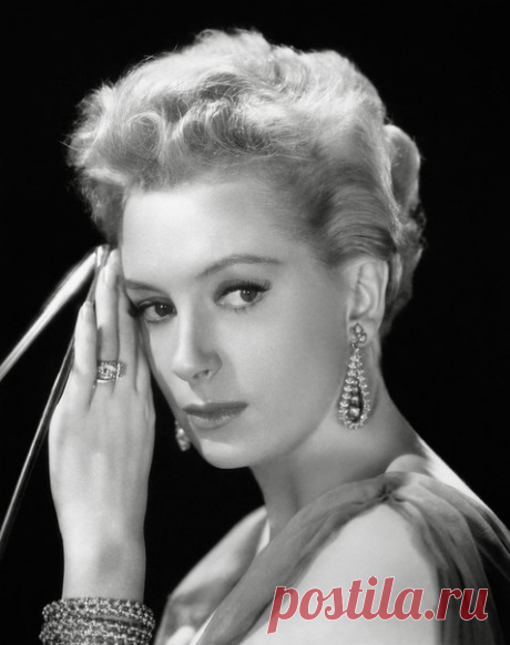 Дебора Керр - известеная британская  актриса, обладательница премии &quot;Золотой глобус&quot; за фильм &quot;Король и я&quot;, а также почётных премий &quot;Оскар&quot;, BAFTA и награды Каннского кинофестиваля. / Путь моды