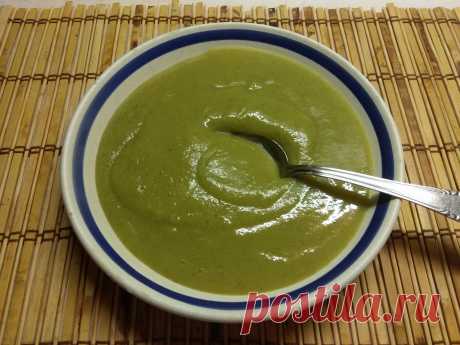 Суп из брокколи особенно вкусен в осенние месяцы!