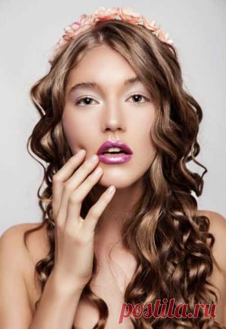 Модные прически на выпускной 2018-2019 года, фото, новинки, тренды, модные образы