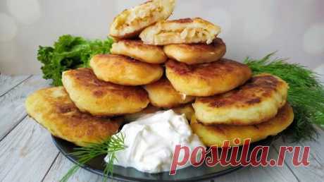 Картофельные пирожки с капустой на сковороде (можно запечь), мои фирменные! - Будет вкусно - 23 июля - 43095095627 - Медиаплатформа МирТесен Сегодня делюсь своим фирменным рецептом картофельных пирожков с капустой, которые можно жарить на сковороде, а можно запечь в духовке. Уверена, что пирожков нежнее вы не пробовали! Сверху хрустящая корочка, а внутри нежное картофельное тесто и начинка из квашеной капусты. Готовятся очень просто, не - 23 июля - 43095095627 - Медиаплатформа МирТесен