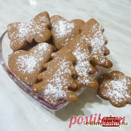 Имбирные печенья без меда. Ароматные, вкусные, рассыпчатые печенья с имбирем, корицей и другими пряностями. Эта домашняя выпечка нравится как детям, так и взрослым. Украсить имбирные печенья можно сахарной пудрой или глазурью. Такой десерт можно взять с собой в гости в качестве съедобного подарка на Новый год, Рождество, в день святого Валентина или по любому другому поводу.