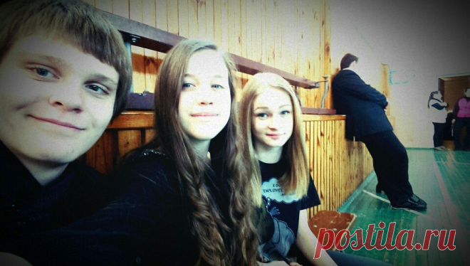 Вообще на фотке главный Ваня)