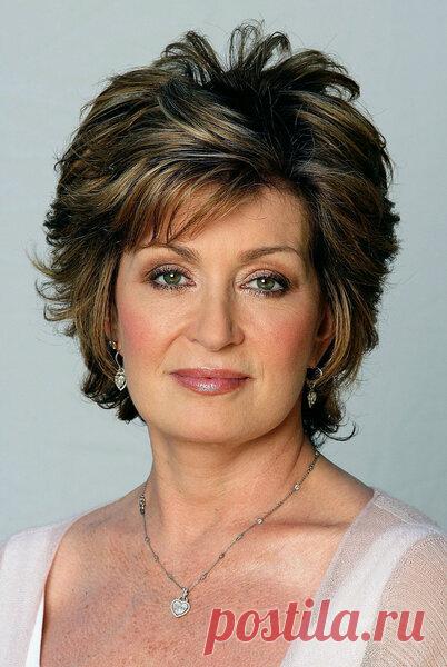 Cтрижки на средние волосы для женщин за 50+, которые сделают вас моложе и красивее | LADY DRIVE 🎯 | Яндекс Дзен