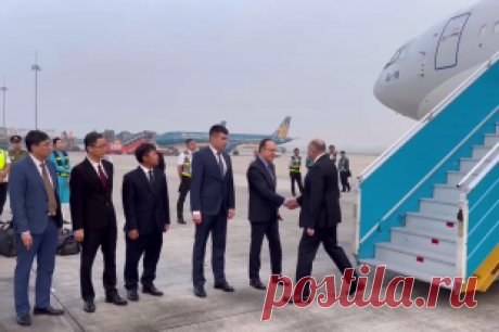 Глава МЧС России Куренков приехал во Вьетнам. Российские представители проведут переговоры с вьетнамскими партнерами по вопросам двустороннего сотрудничества спасательных служб.