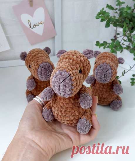 PDF Малыш Капибара крючком. FREE crochet pattern; Аmigurumi animal patterns. Амигуруми схемы и описания на русском. Вязаные игрушки и поделки своими руками #amimore - маленький капибара из плюшевой пряжи, плюшевая капибара.