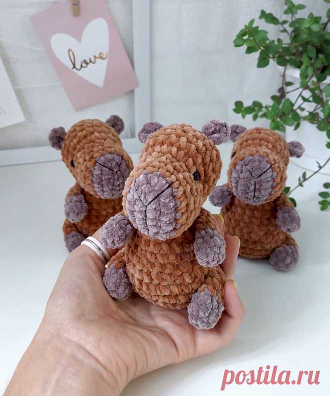 PDF Малыш Капибара крючком. FREE crochet pattern; Аmigurumi animal patterns. Амигуруми схемы и описания на русском. Вязаные игрушки и поделки своими руками #amimore - маленький капибара из плюшевой пряжи, плюшевая капибара.
