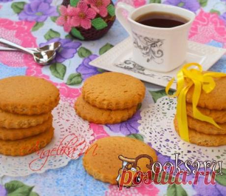Медовое печенье с пряностями #печенье #кулинария #пряности #зима #вкусно #рецепты\ Любителям медовой выпечки предлагаю очень вкусное и ароматное печенье с пряностями. Это печенье прекрасно сочетается с чашкой ароматного чая или кофе. Мука пшеничная — 2 стак.; Мёд — 5 ст.л.; Манная крупа — 2 ст.л.; Мускатный орех — 0.25 ч.л.; Имбирь молотый — 0.5 ч.л.; Сода — 1 ч.л.; Соль — 0.25 ч.л.; Яйцо — 1 шт; Сахар — 70 г; Масло сливочное — 80 г;