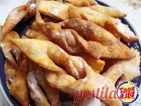 Очень вкусный домашний хворост! Готовый хворост посыпьте сахарной пудрой и подаем на стол :)
Вас будут носить на руках :) Смотрите рецепт на нашем сайте:
https://x.vk.com/away.php?to=https://tvoya-eda.ru/domashnijj-khvorost-prostojj-recept/ 
Приятного аппетита!
P.S. Хотим представить Вашему вниманию наш новый проект: Уголок хозяйки - https://www.odnoklassniki.ru/ok.ugolok
В нем собраны полезные советы, которые помогут Вам в быту, кулинарные рецепты и просто интересный материал!
•••подробнее