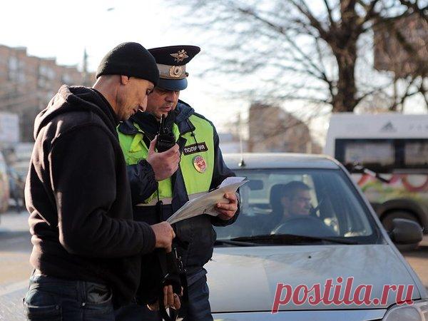 Сотрудник ГИБДД забрал права и ушел. Что делать? | В МАШИНЕ | Яндекс Дзен