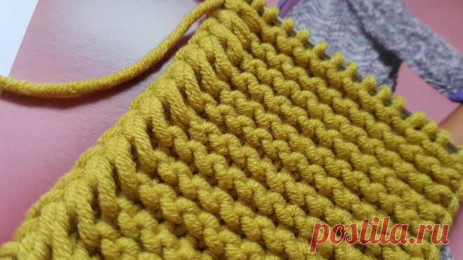 Подборка моделей из журнала the Knitter + полезный мастер-класс.  Размер: XS-M.
Вам потребуется: Для свитера: 150 г пряжи (100% шерсть, 130 м/ 50 г) черного цвета; круговые спицы No 4,5. Для шапки: 4 клубка пряжи ( 100% шерсть, 80 м/50 г), черного цвета.
Для джемпера: 300 г пряжи (70% мохер, 30% нейлон, 100 м /50 г); круговые спицы длиной 60 см.