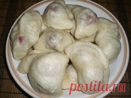 Очень вкусные и пышные вареники с вишнями.