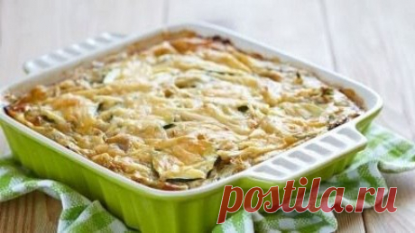 Капустная запеканка с курицей

Ингредиенты:
• 500 г куриного фарша
• 200 г лука
• 200 г моркови
• 700 г капусты
• 500 г йогурта натурального
• 200 г маложирного твердого сыра
• соль, перец по вкусу
Приготовление:
Лучок мелко покрошить. Морковь натереть на средней терке. Капусту мелко нашинковать. Потушить лучок в водичке.
Прибавить фарш, присолить, поперчить, тушить 15-20 мин.. Утушить морковь.
Прибавить капусту, немного посолить, тушить под крышкой по готовности (возле 15...