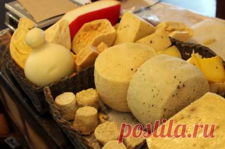 Итальянские сыровары начали чипировать свою продукцию. Микрочип является съедобным и подтверждает качество товара.