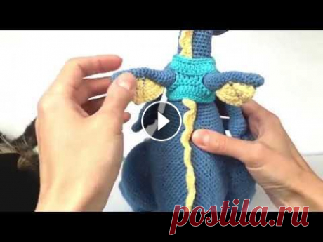 Дракон крючком. Вязаный динозавр. Дракон. Crochet dinosaur. Crochet dragon.  (Урок 6 Сборка) Заключительный видео урок по вязанию динозавра (дракона). Мы свяжем цепочку из гребешков и жилетку (кофточку) для динозавра. После я подробно покажу и...