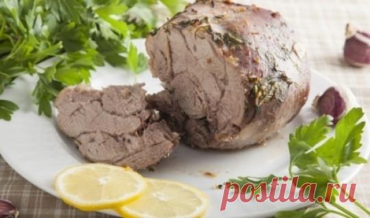 ИНГРЕДИЕНТЫ 1 филе бедра индейки 1 зубчик чеснока цедра и сок половины лимона 1 ст. ложка оливкового масла небольшой пучок петрушки 2 веточки тимьяна свежемолотый черный и душистый перец соль ПРИГОТОВЛЕНИЕ Индейка идеальна для запекания – она получается сочной и ароматной, готовить ее несложно. Снимите теркой цедру с половинки лимона (старайтесь не задевать белую часть) […]