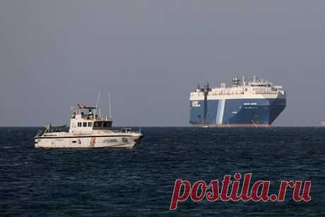 Американский корабль столкнулся с катерами хуситов в Красном море. Американский корабль столкнулся с военными катерами йеменских повстанцев-хуситов из военизированной группировки «Ансар Алла». В публикации отмечается, что между кораблем США и катерами хуситов идут «ожесточенные столкновения». Об этом передает телеканал Sky News Arabia со ссылкой на йеменские источники.