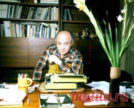 Ролан Быков, 12 октября, 1929
• 6 октября 1998