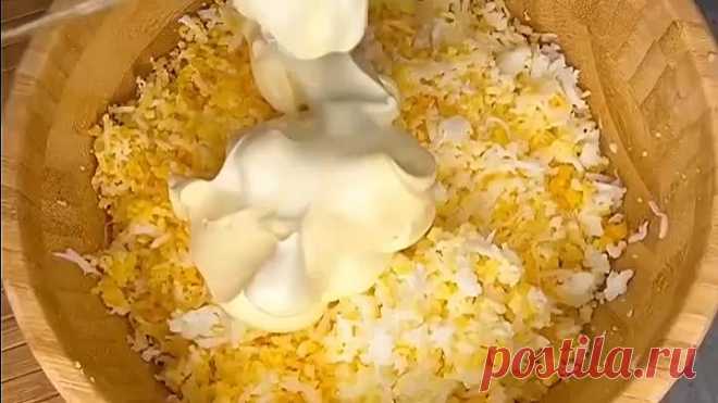 Слоёный крабовый салат