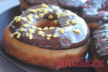 Пончики в шоколадной глазури.