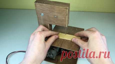 Миниатюрный ленточный-отрезной станок из подручных материалов