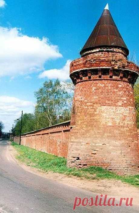 Староладожский Успенский монастырь.На терр. размещался интернат. В 2005 монашеская община (существует с 2002) официально получила статус монастыря.