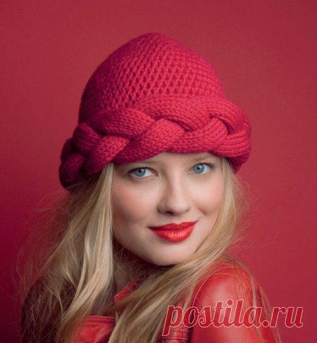 Вязаные шапки (151 фото): для женщин 50 лет, модные модели осень-зима 2020-2021 с ушками, объемные, из вязаной норки и с помпоном
