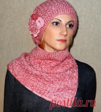 Шапка-бини и манишка 