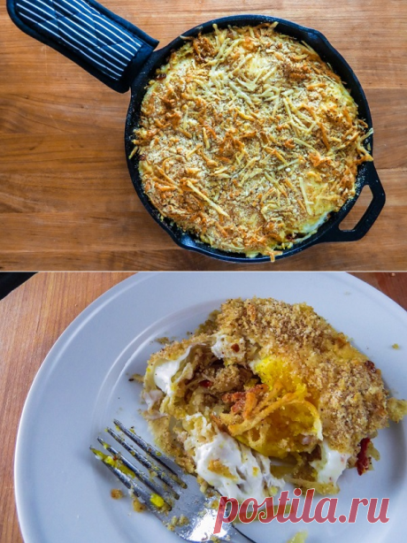 Запеченные в сковороде яйца с сыром