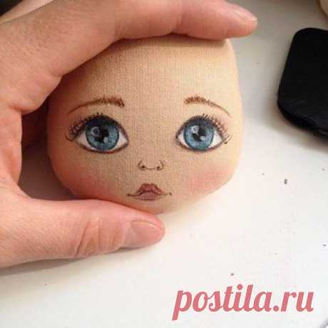Учимся рисовать лицо кукле