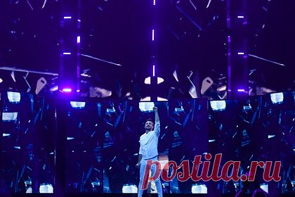 Сергей Лазарев заявил об отказе ехать на «Евровидение» в третий раз. Российский певец Сергей Лазарев заявил об отказе ехать на «Евровидение» в третий раз. Артист назвал голосование на музыкальном конкурсе «очень политическим», а также заявил, что Россия не будет принимать в нем участие в ближайшие 10 лет. Музыкант отметил, что считает звания артистов «пережитком прошлого».