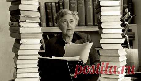 #Детектив@bookary, #Подборка@bookary

За свою жизнь Агата Кристи подарила миру 60 детективных и 6 психологических романов, 19 сборников рассказов и 16 пьес. Ее книги проданы тиражом свыше 4 миллиардов экземпляров и переведены более чем на 100 языков мира.